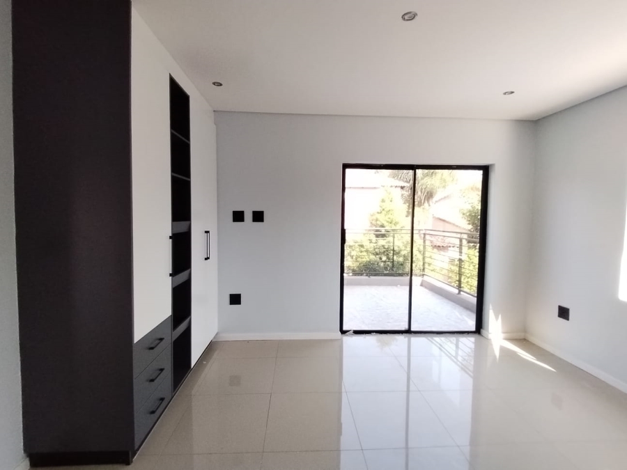 5 Bedroom Property for Sale in Melodie North West